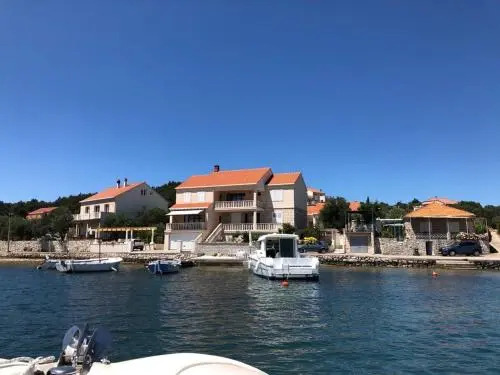 nb APARTMENTS by the sea