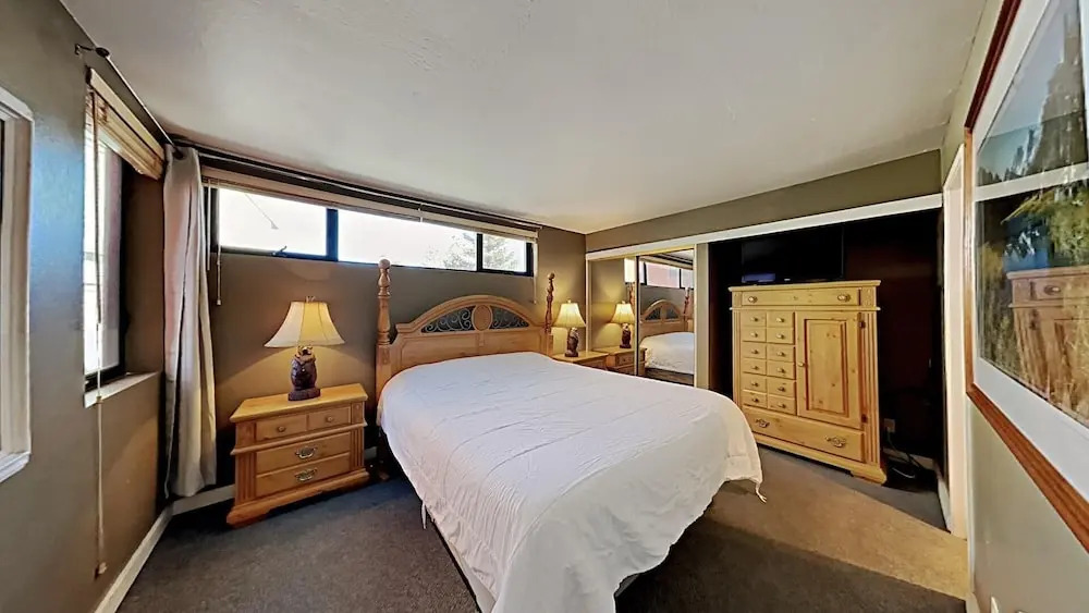 684 4 Bedroom Condo