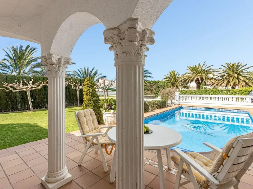 Luxurious Holiday Home in Empuriabrava With Private Pool