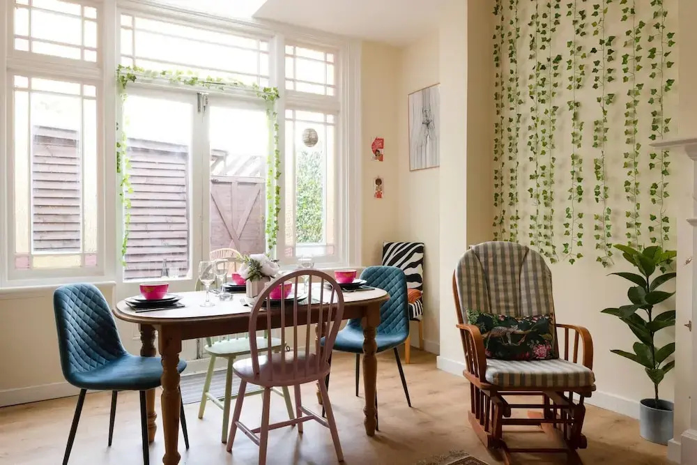 Bright And Beautiful City Cottage With Courtyard