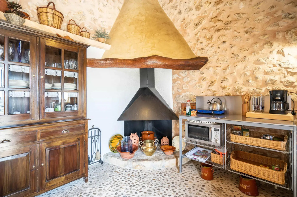CAN PULIT finca romántica para 2 con piscina y vistas en Selva Mallorca