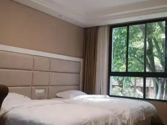 Liuyang Tulip Theme Apartment