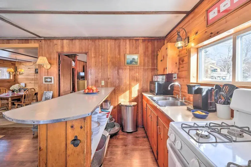 8 Mi to Saddleback Ski Area: Cabin w/ Fire Pit