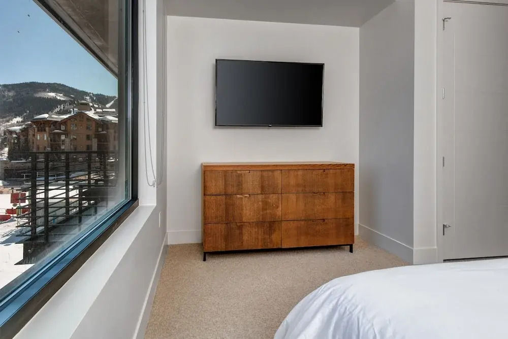 New Listing! All-suite Ski-in/ski-out Haven 3 Bedroom Condo