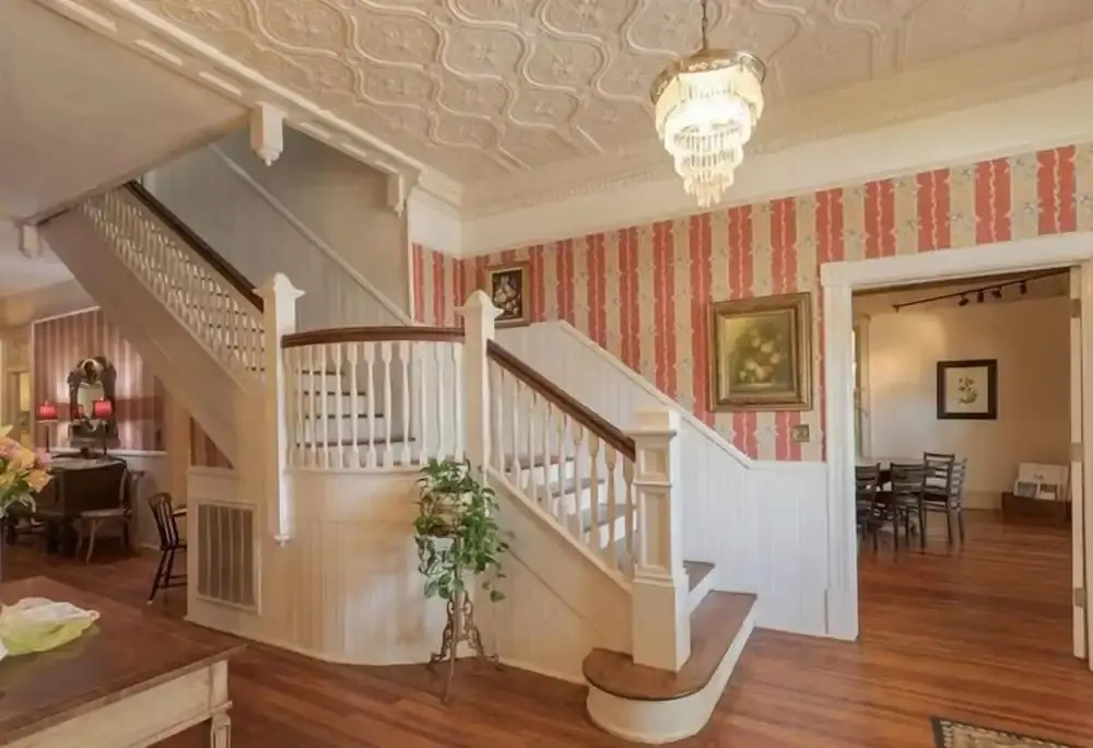 Veranda Historic Inn