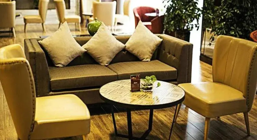 Ruijing New Hualian Hotel