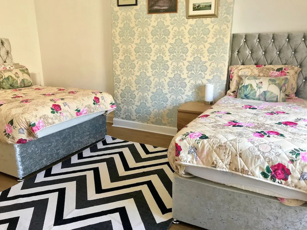 Stunning 3-bed Apartment in Edinburgh