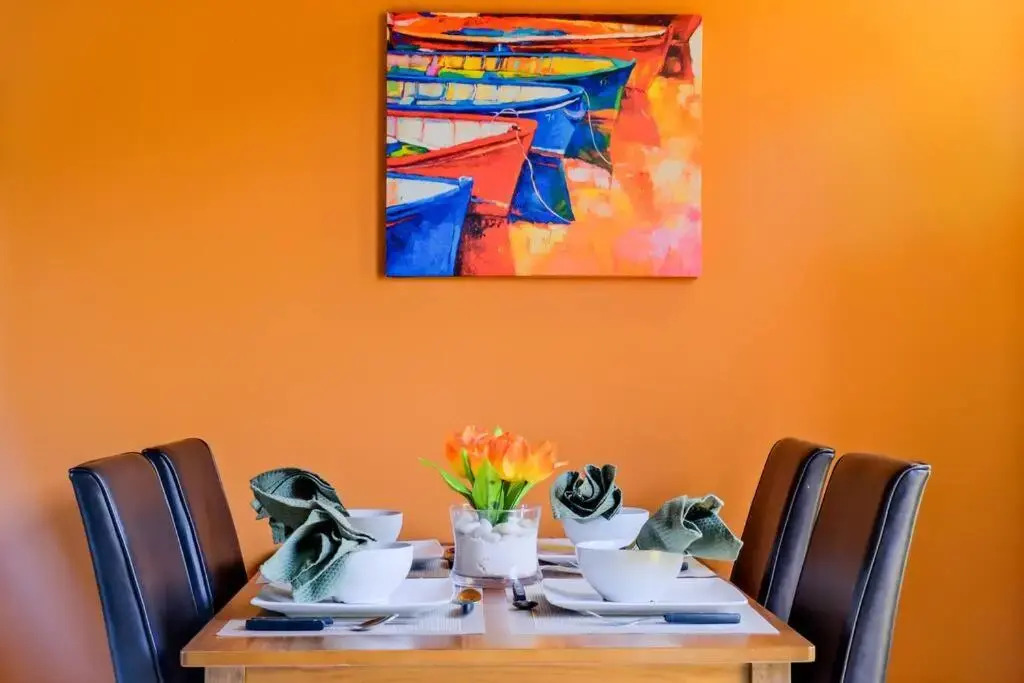 Iona's home: Vibrant 2bedroom home near Willemstad