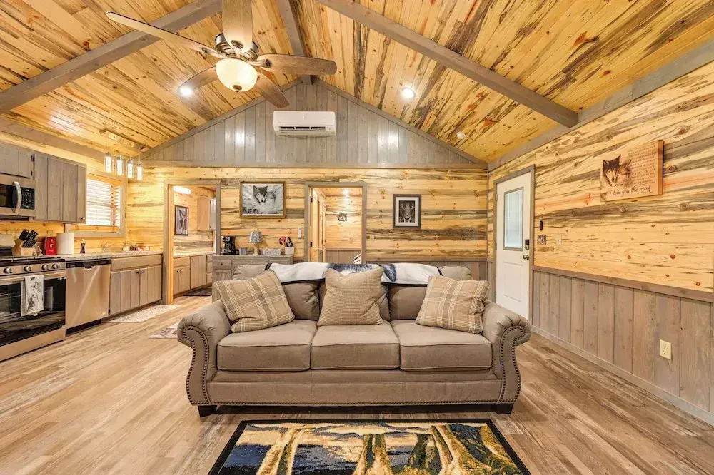 Pet-friendly Broken Bow Cabin Near Lukfata Creek!