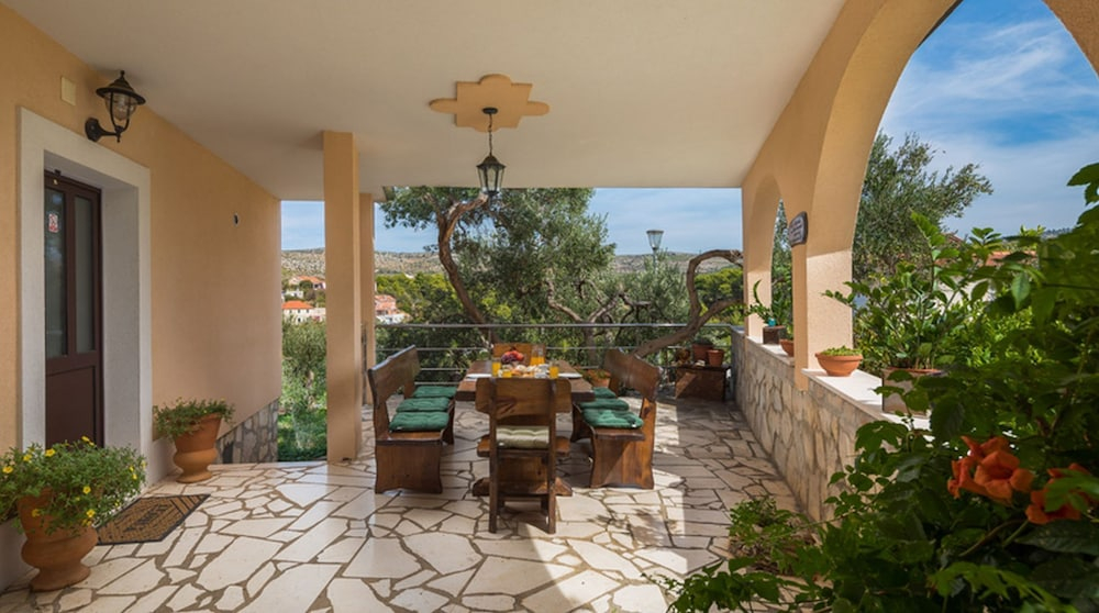 Villa Bravura Milna