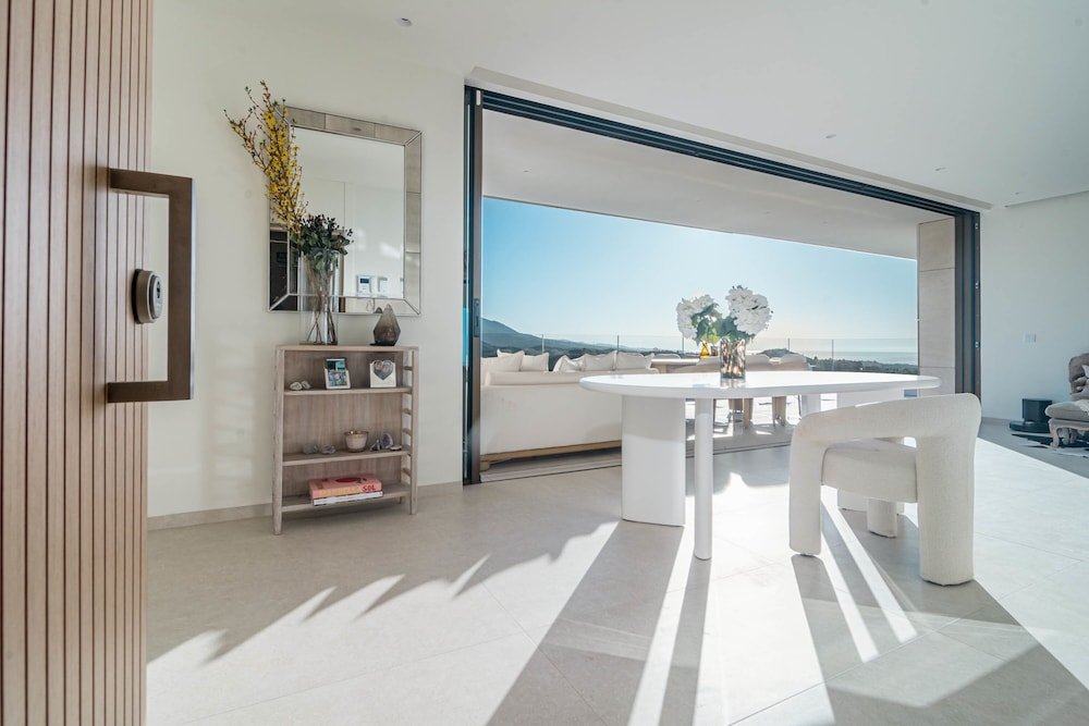RLQ - Modern 2 Bed Apt With Rooftop Plunge Pool