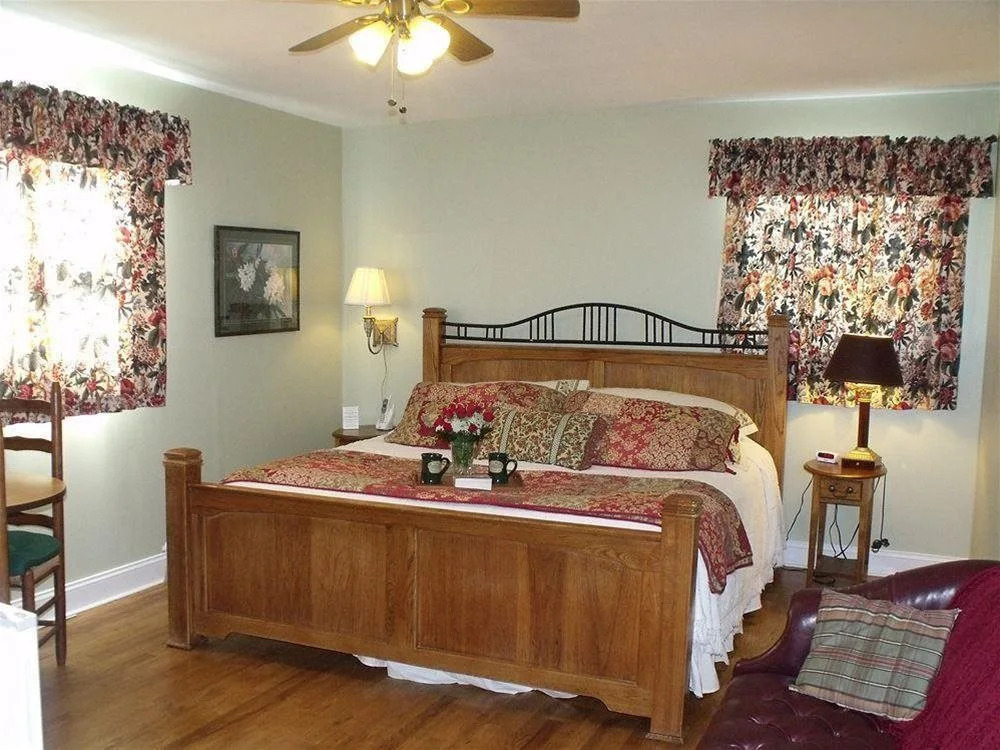 Hemlock Inn