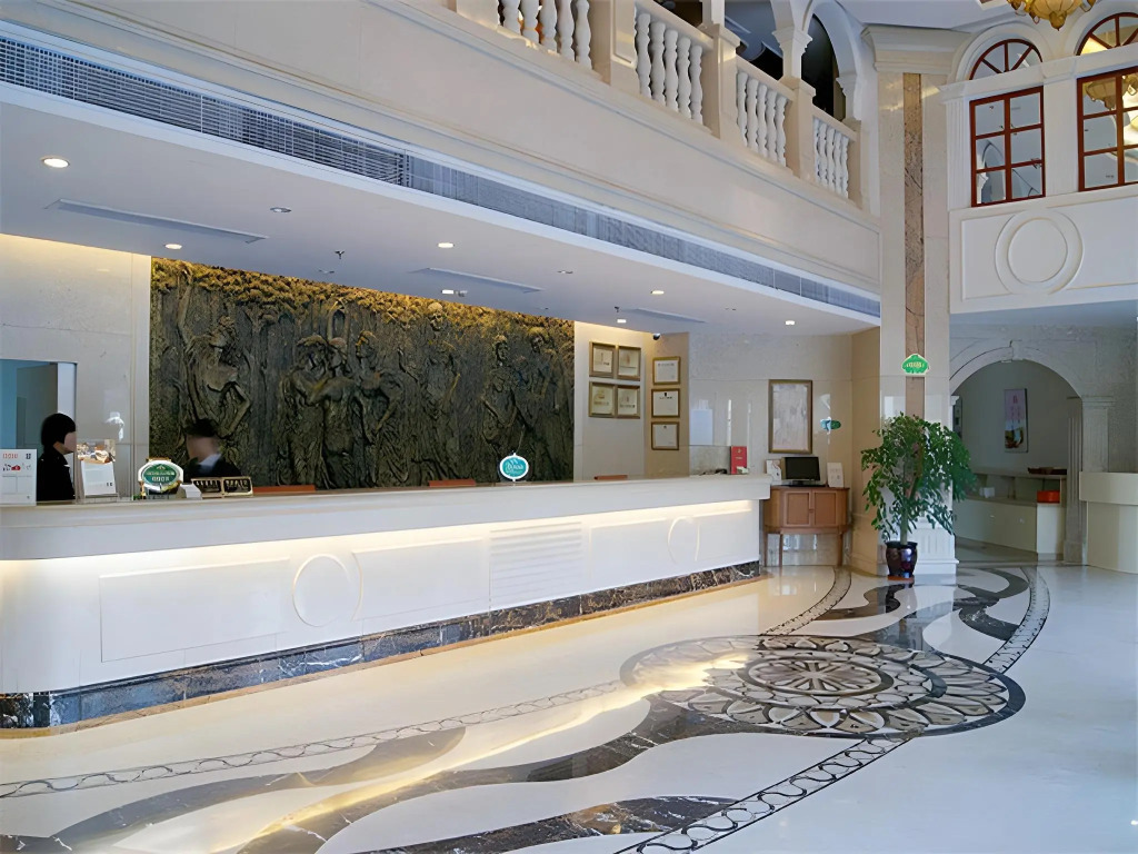 Vienna International Hotel Shanghai Disneyland Tour Shop