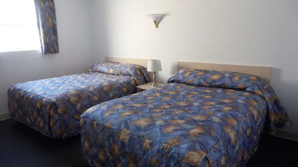 Golden Rail Motel