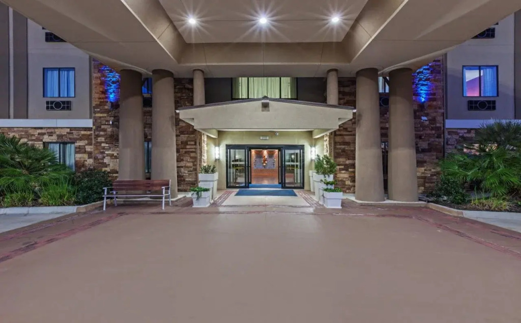 Holiday Inn Express & Suites Cleveland by IHG