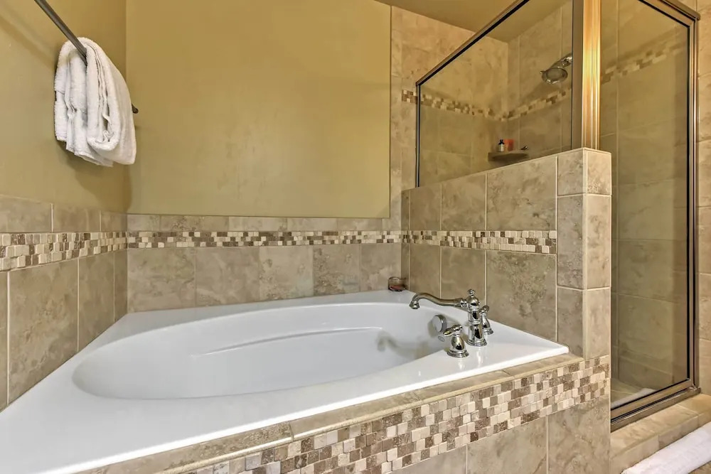 Airy Bear Hollow Condo: 5 Mi to Park City Mountain