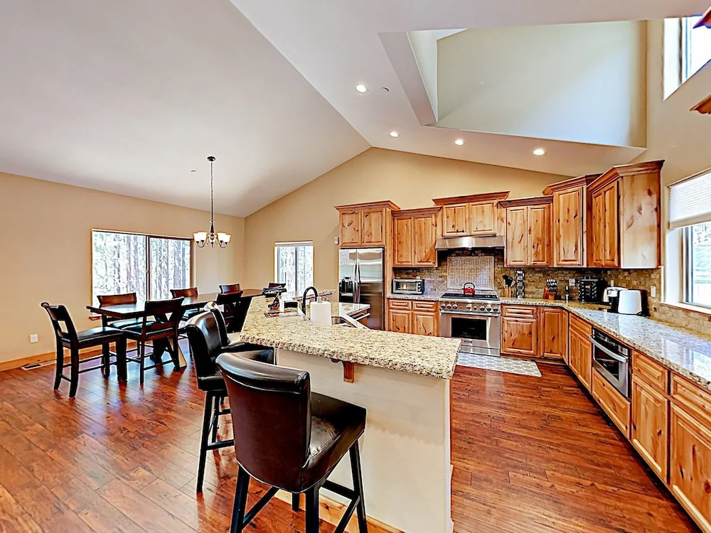 2451 South Lake Tahoe - 4 Br Home