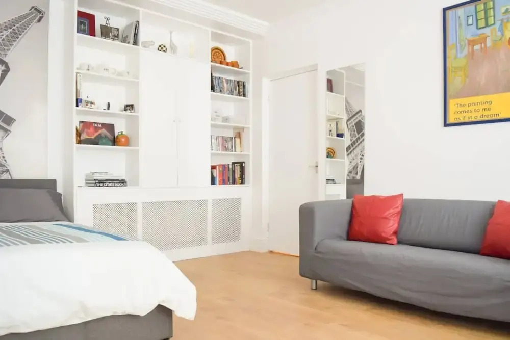 Modern Designer London Studio Flat With Patio