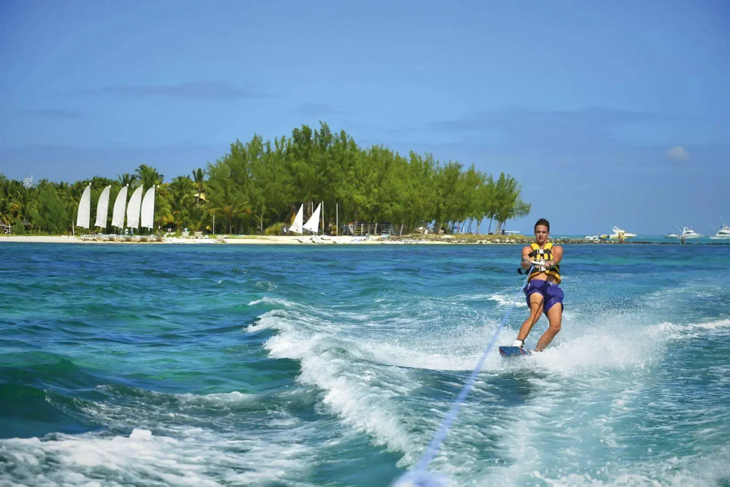 Paradis Beachcomber Golf Resort & Spa