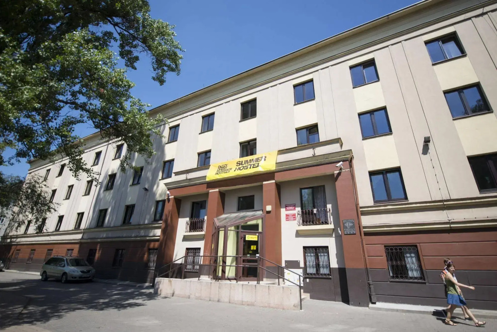 Dizzy Daisy Hostel