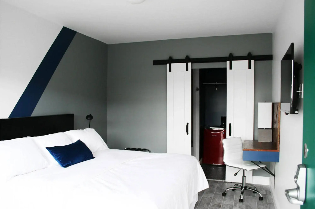 The Iris Motel