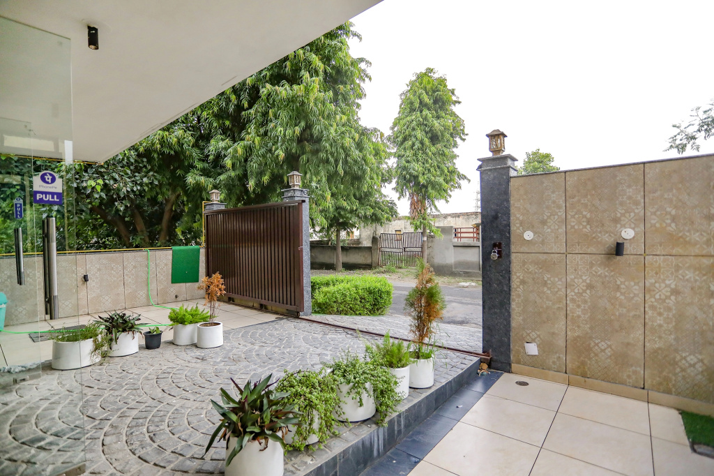 FabHotel Enaya Residency