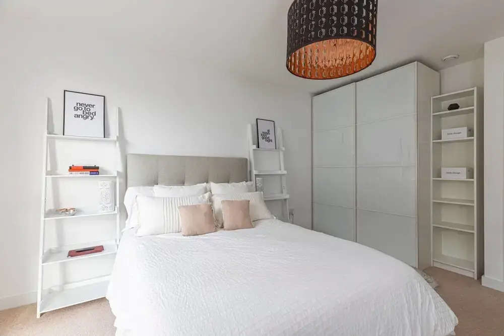 Lovely 1-bed Flat w/ Balcony in Brentford, London
