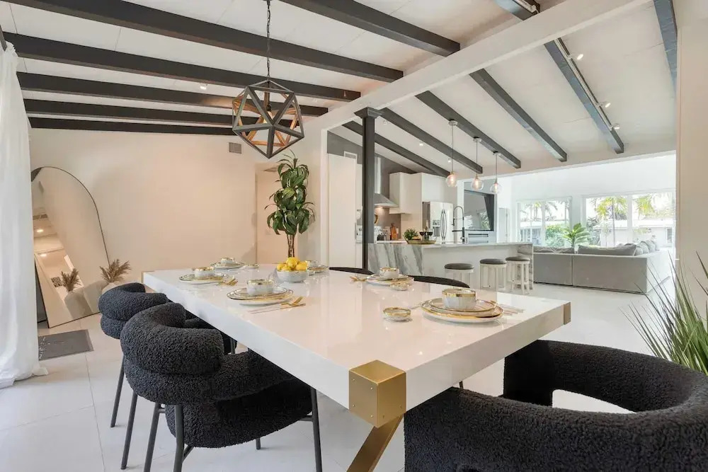 Luxury Waterfront Home w/ Pool, Hot Tub & Dock Near Las Olas Gulfstream