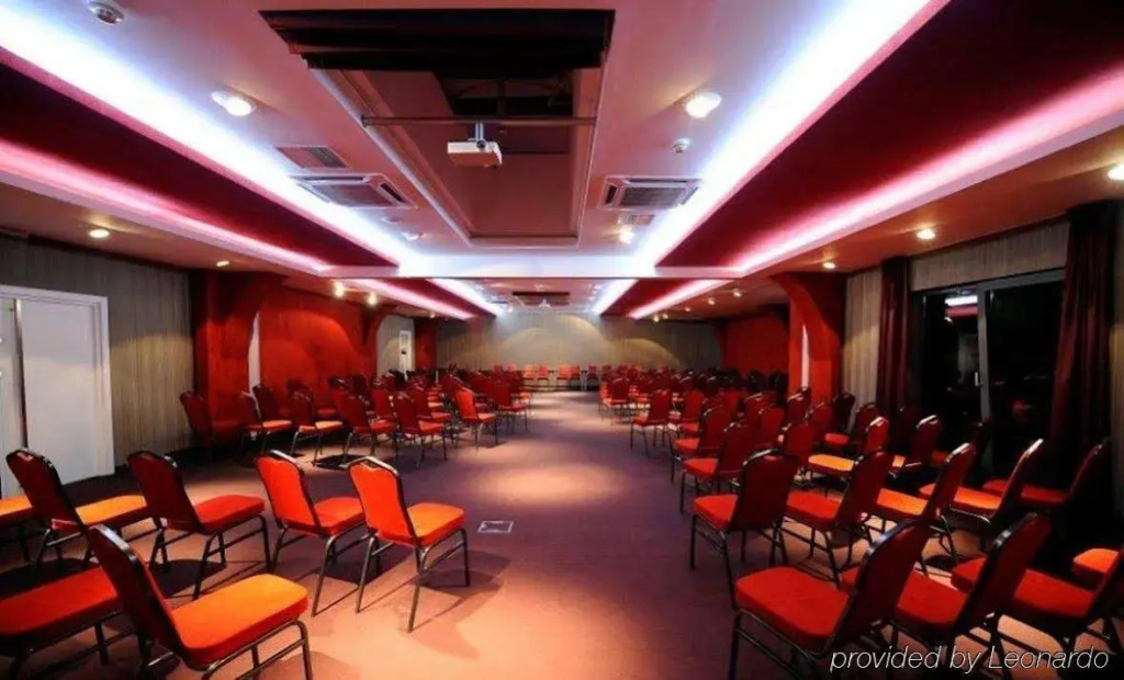 Plaza V Executive Hotel