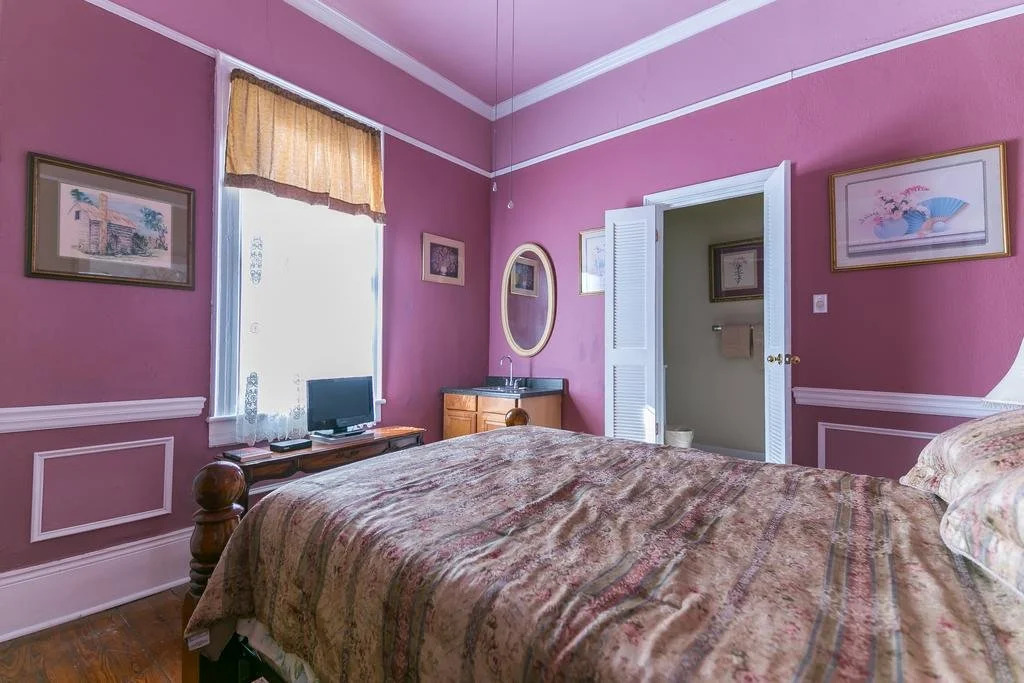 Mag's 940 Guest House