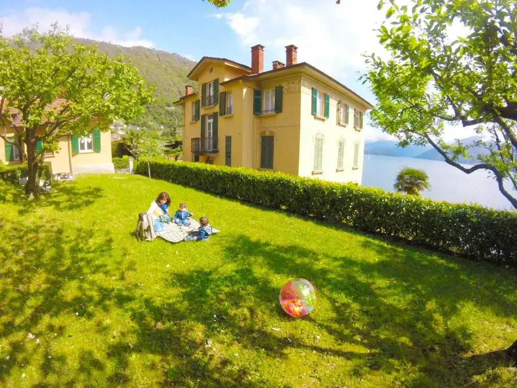 Independent Little House with Garden