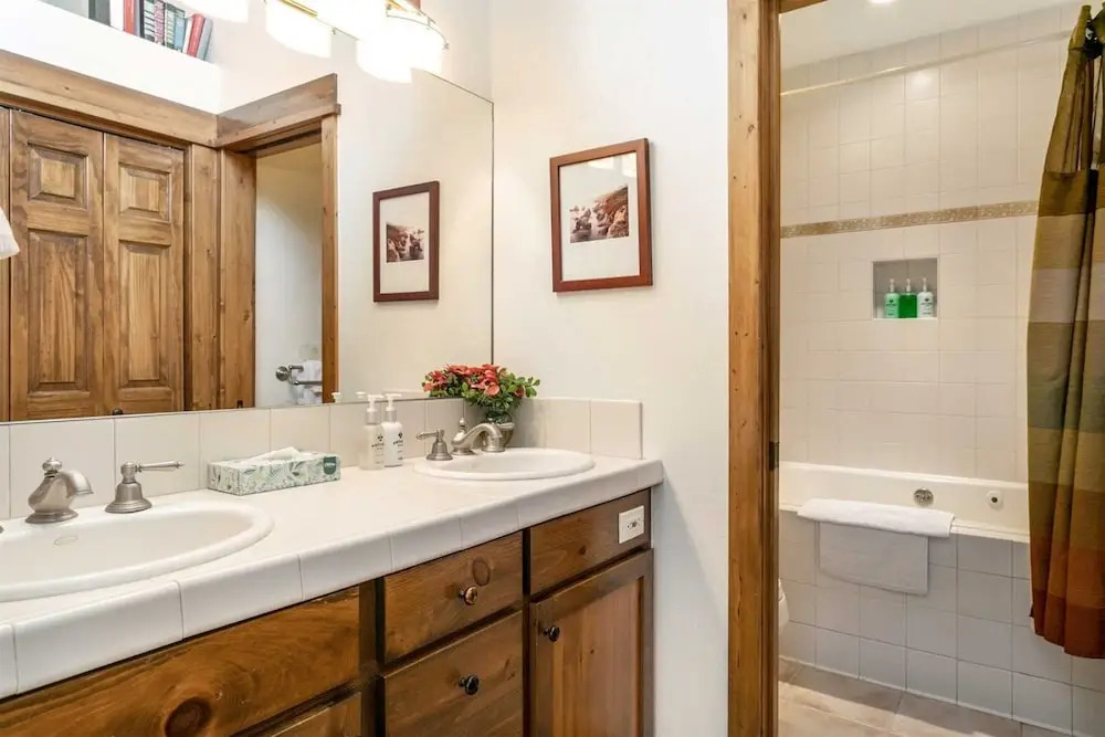 4 Bedroom Antlers Vacation Rental With Incredible Slopeside Views And Just A Short Walk To Gondola And Lionshead Village