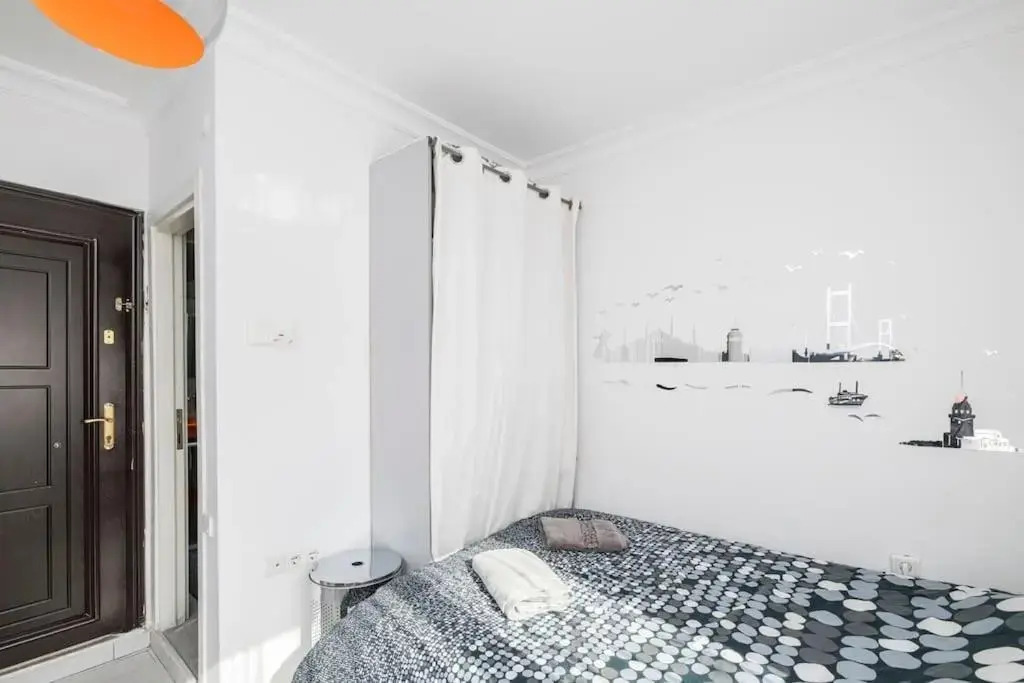 Cute 1 Room w/AC 300 meters to Istiklal Street