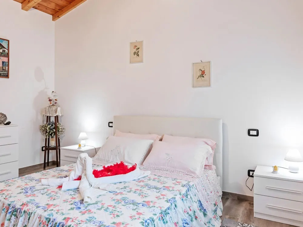 Contemporary Holiday Home in Camaiore With Swimming Pool