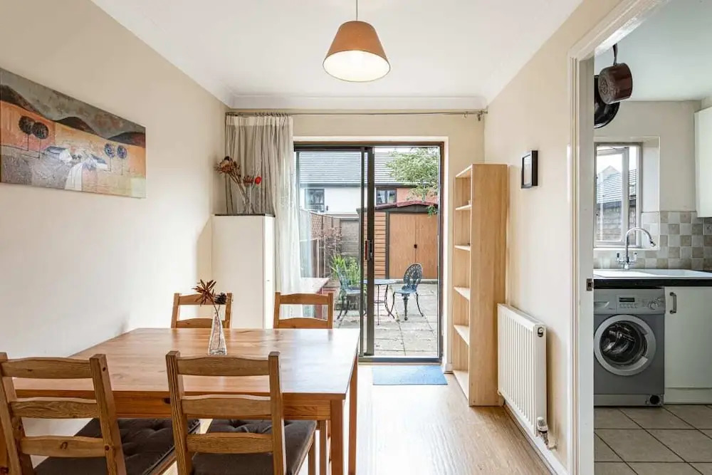 Beautiful 3 Bed House W Patio 10 Mins to Excel