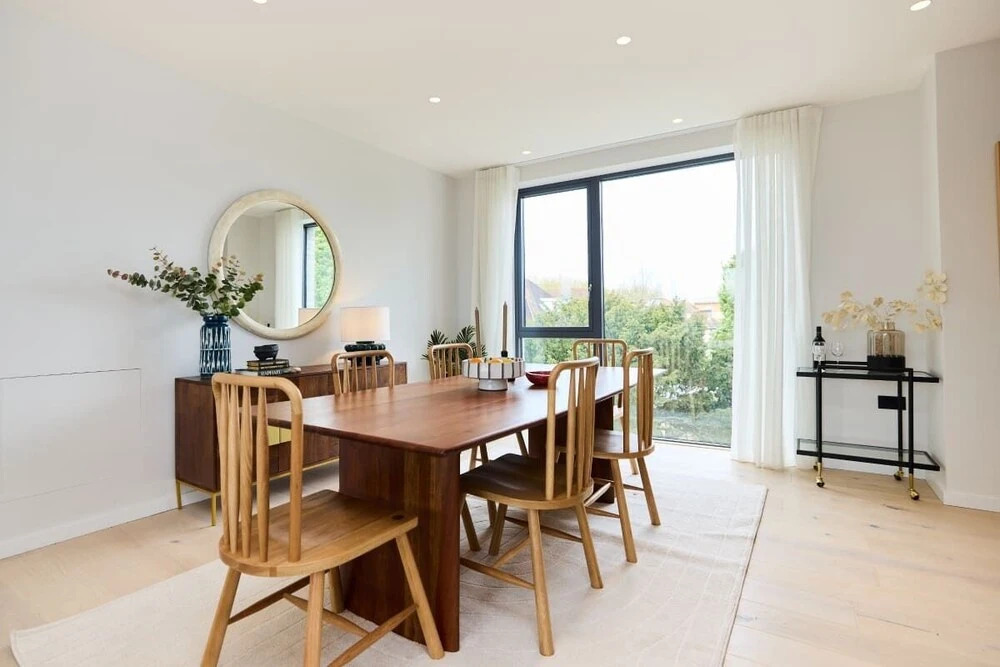 The Brondesbury Hideaway - Stylish 3bdr Flat With Balcony + Parking