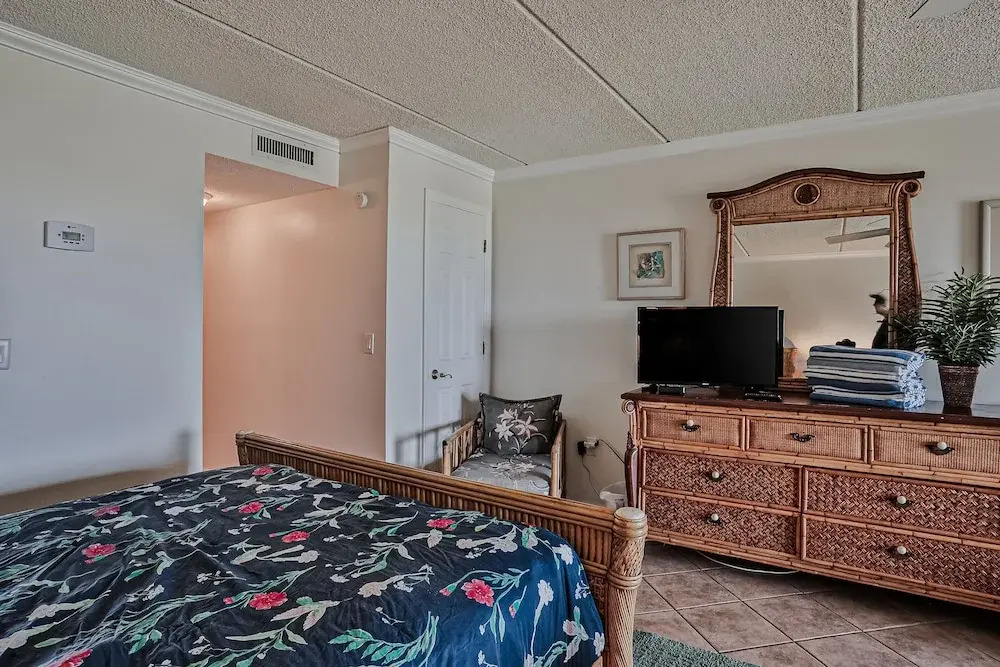 Oceanfront Townhouse With Shared Pools, Ocean View, Wifi, W/d, and Central AC