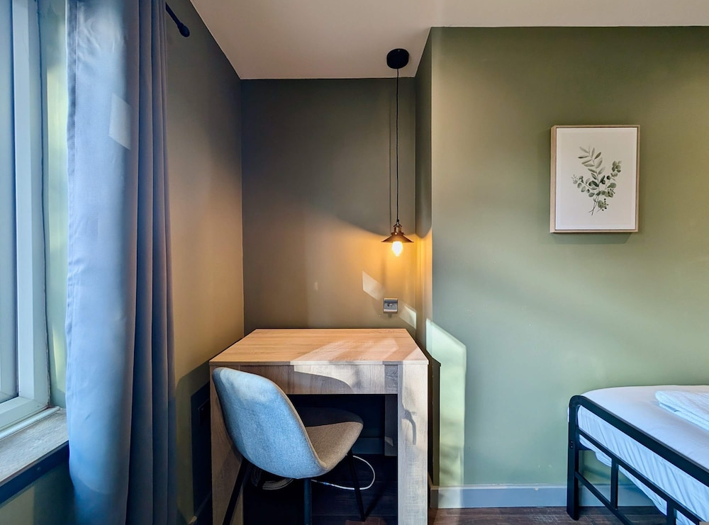 Charming Flat With Free Parking in Prime Location