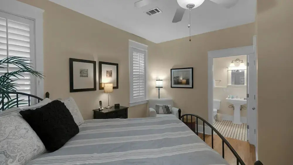 Dog-friendly Gulf Side Cottage & 6 Minutes to Beach + Community Pool & Bikes