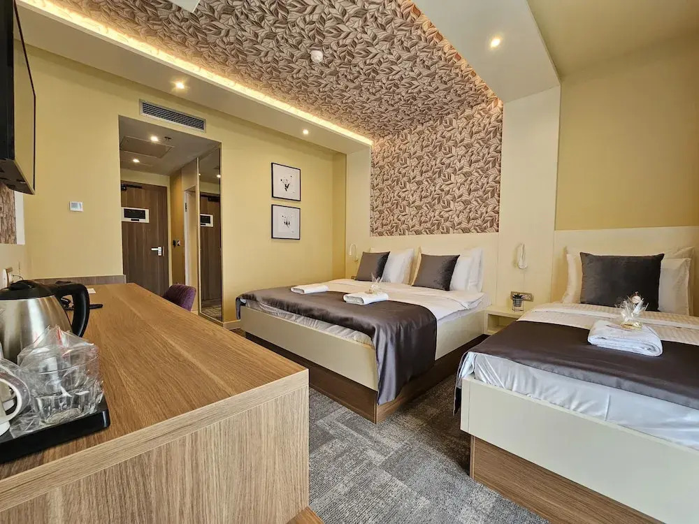 Hotel ETNA