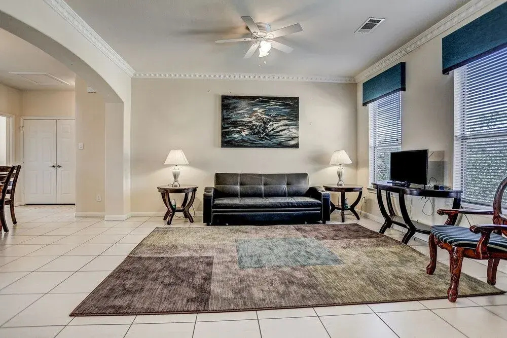 Villa Laverne 3 Bed Room Suite Furnished Condos