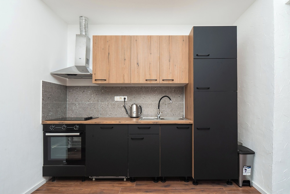 Apartments and Rooms Mladen