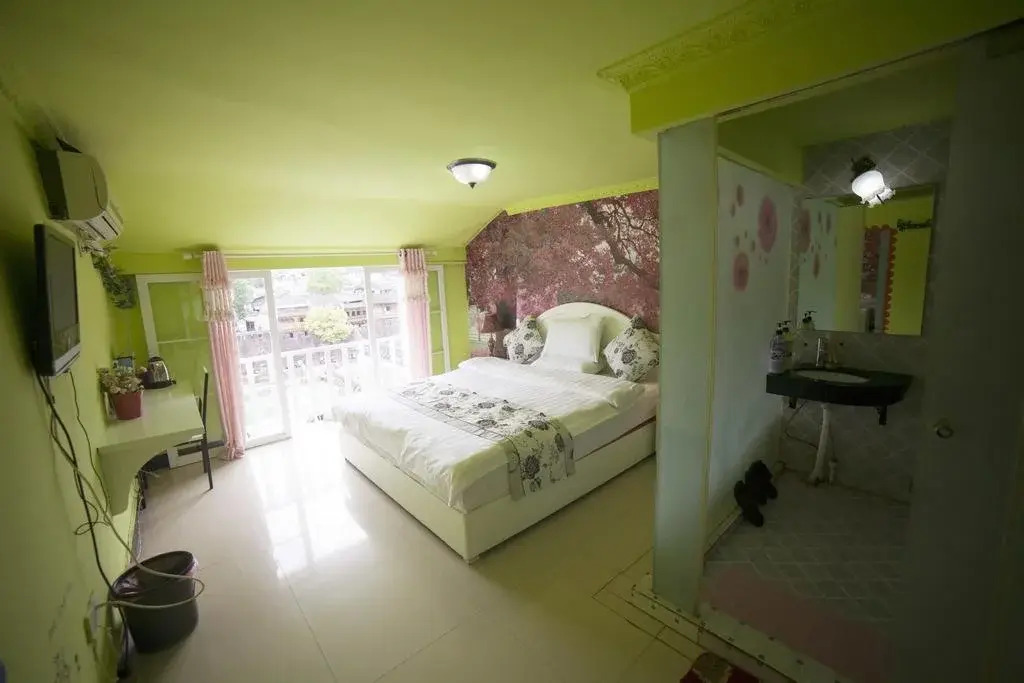 Fenghuang Slowly Time Inn