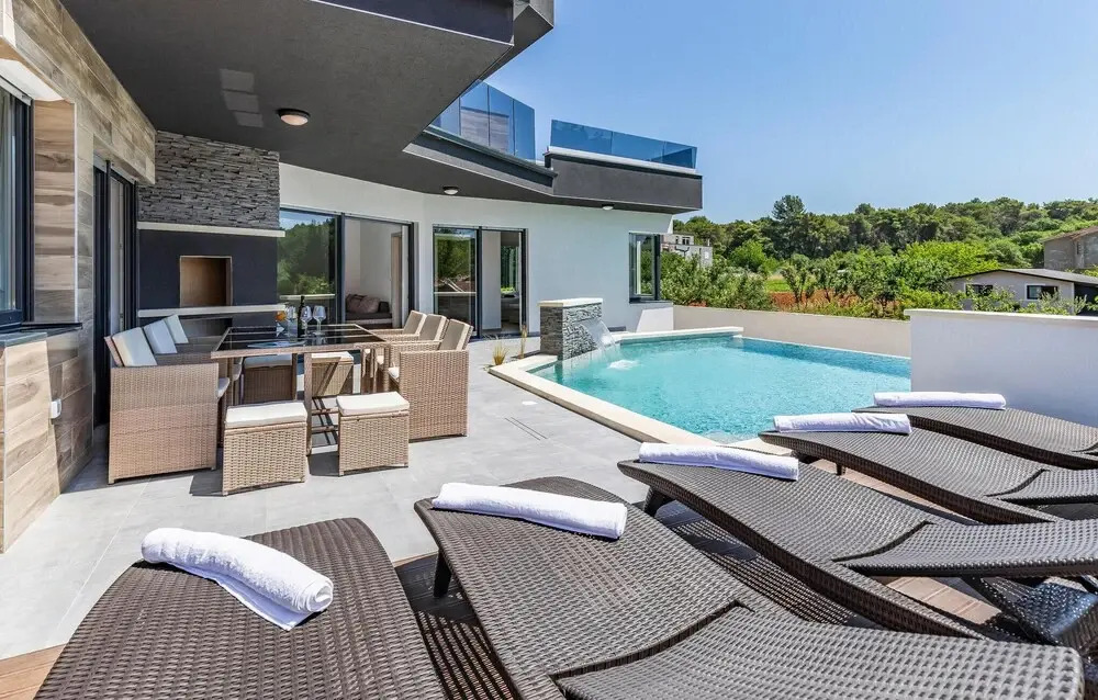 Awesome Home in Pula with Outdoor Swimming Pool, Hot Tub & 3 Bedrooms