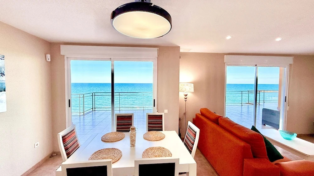 Beachfront Penthouse, 360 Large Private Terrace
