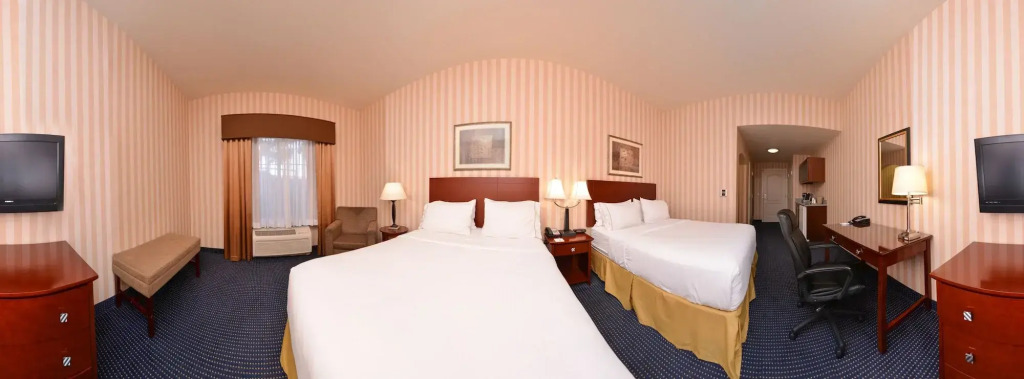 Holiday Inn Express & Suites Lathrop by IHG