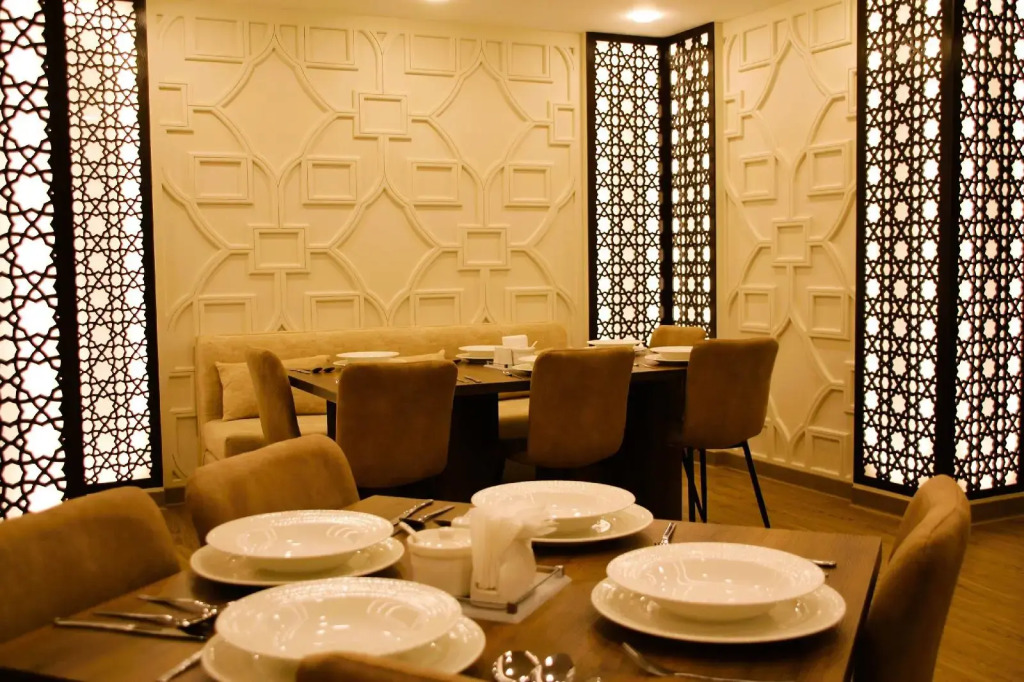 Plaza Athenee Hotel