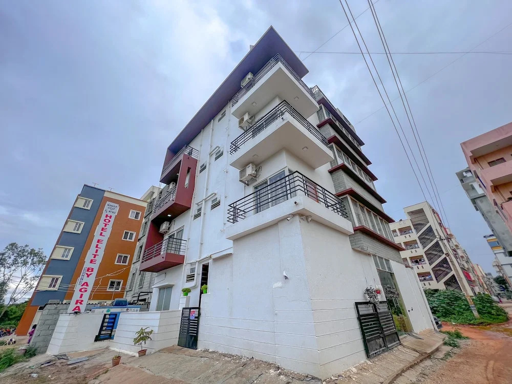 Hotel Elite by Agira- Spacious Apartments with Balcony