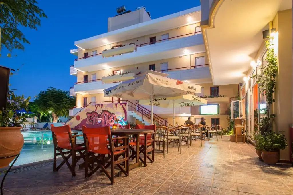 Erato Studios & Apartments