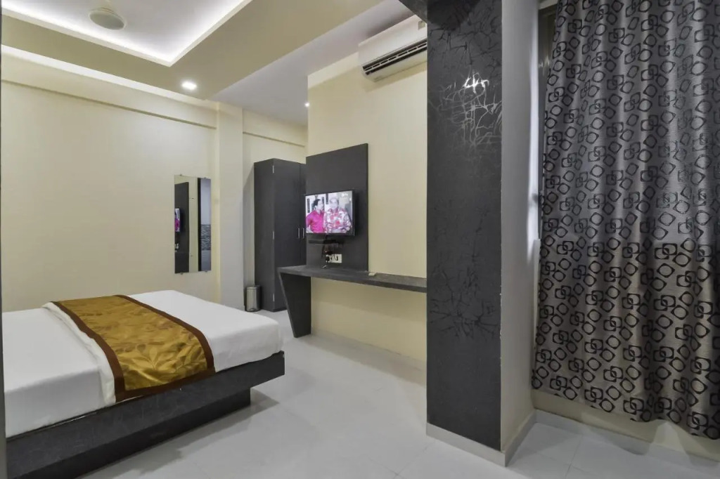 Hotel Aroma- Dadar
